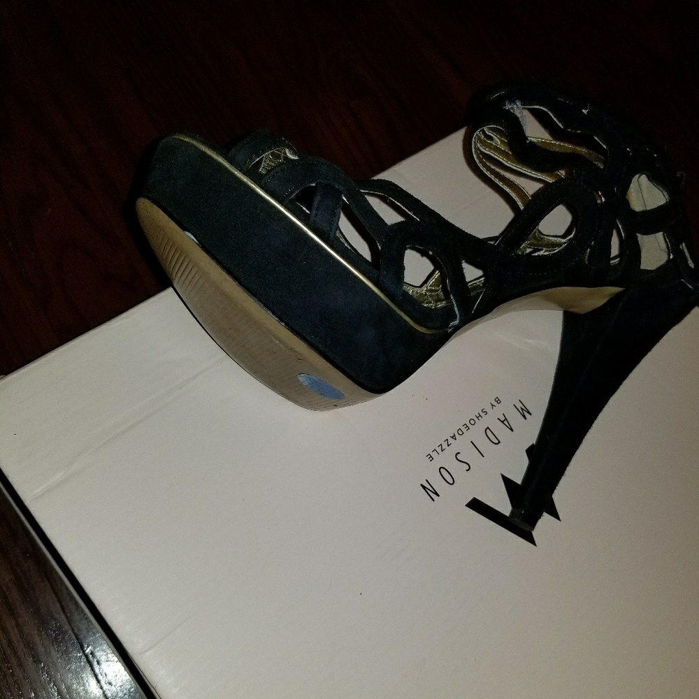 SHOES - Picture 2 of 2
